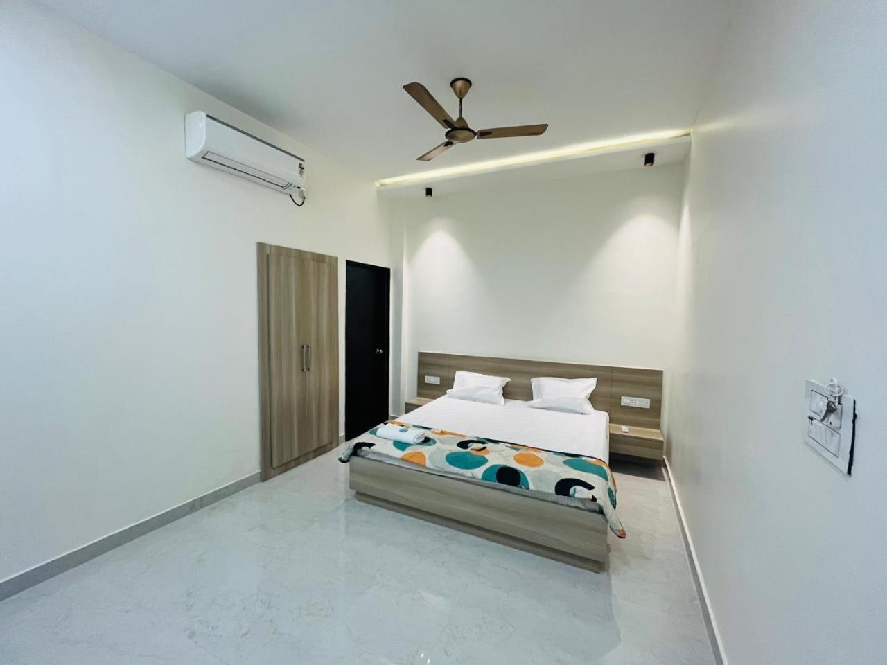 Log Inn Banaras Varanasi Exterior foto